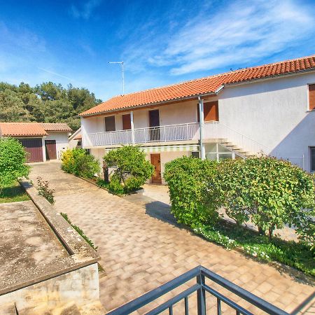 Apartment Alma 1600 Pula Exterior photo