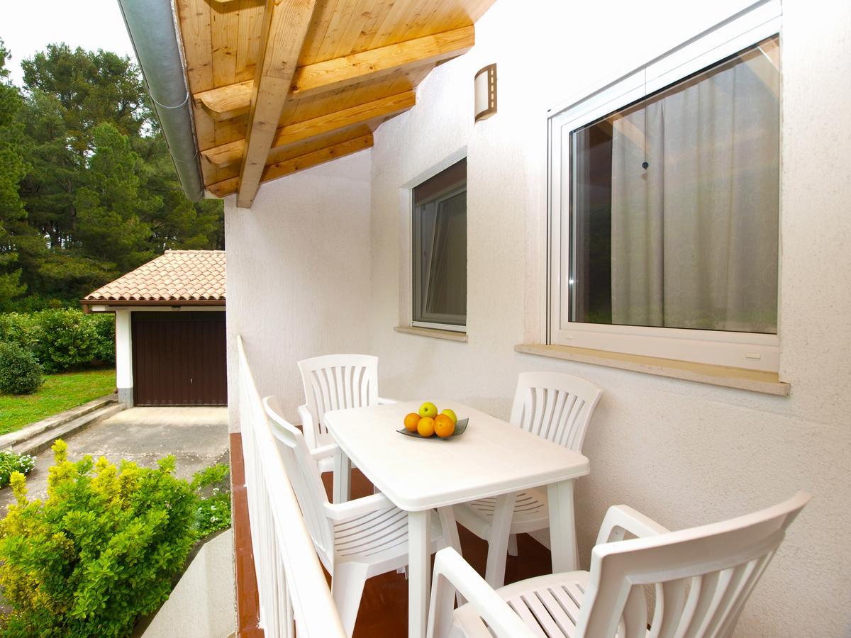 Apartment Alma 1600 Pula Exterior photo